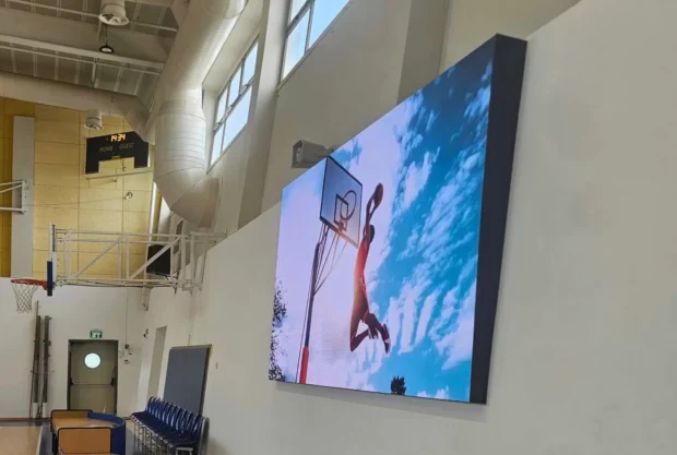 תחזוקת מסכי לד (LED) לעסקים: המדריך המלא לניהול וחיסכון בעלויות